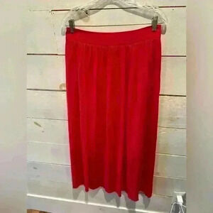 Banana republic skirt, distressed hem, size 4 red, excellent preowned condition